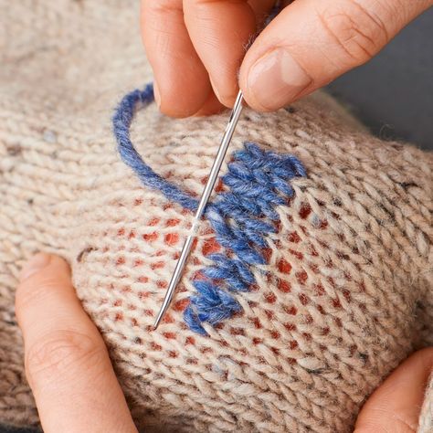 How to darn a hole | Gathered Knit Mending, Darning Socks, Visible Mending Stitches, Swiss Darning, Mending Clothes, Knitting Tutorials, Make Do And Mend, Visible Mending, Free Knitting Patterns