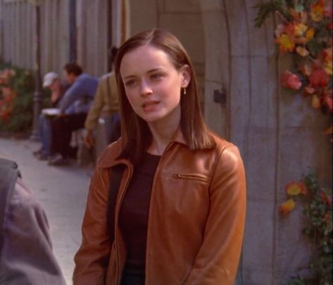 Rory Gilmore Leather Jacket, Yale Rory, Paris Geller, Alexis Bledel, Rory Gilmore, Gilmore Girls, Red Leather Jacket, Cool Outfits, Most Beautiful