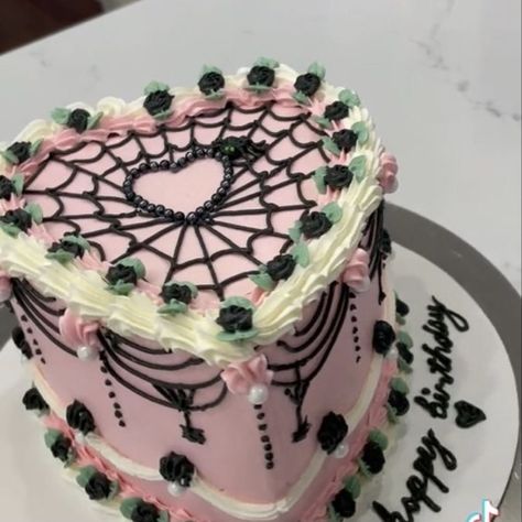 Gothic Birthday Cakes, Gothic Cake, Gothic Birthday, Cake Designs For Girl, Monster High Cake, Spooky Cake, Pink Birthday Cakes, Cute Baking, Fake Cake