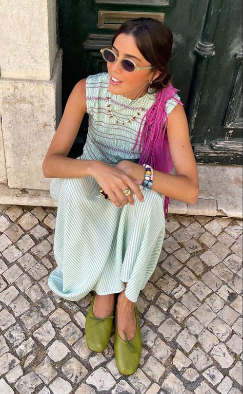 Victoria Montanari, Vic Montanari Outfits, Portuguese Outfit Women, Vic Montanari, Portuguese Street Style, Portuguese Summer Outfits, Portugese Girl Aesthetic, Portuguese Fashion, Portuguese Summer Aesthetic