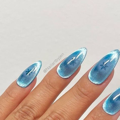 Holiday Nail Inspo, Snowflake Tutorial, Snow Nails, Blue Cat Eye, Holo Nails, Velvet Nails, Color Changing Nails, Cat Eye Gel Polish, Snow Holiday