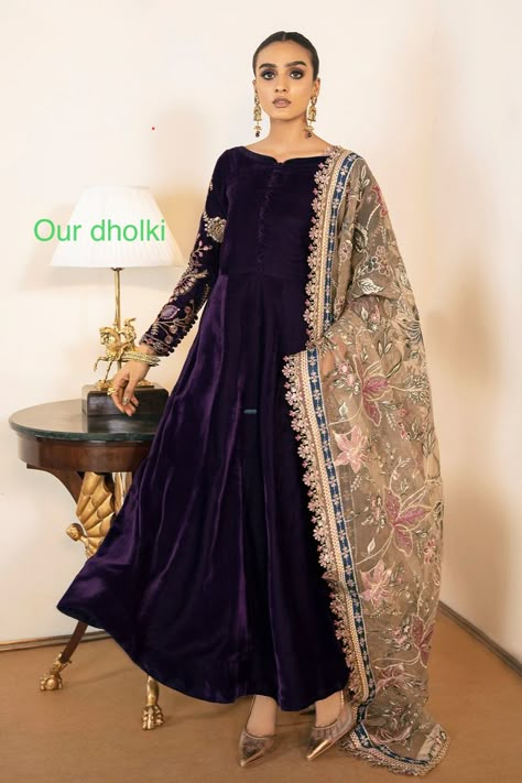 Velvet Dress Designs Pakistani, Dress Design Pakistani, Velvet Suit Design, Fancy Suit, Velvet Dress Designs, Stylish Short Dresses, Pakistani Fancy Dresses, Pakistani Dresses Casual, Beautiful Pakistani Dresses