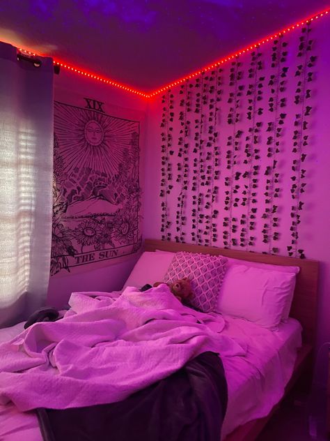 Lesbian Bedroom Ideas Aesthetic, Gen Z Bedroom, Aesthetic Teen Bedroom, College Rooms, Tarot Card Tapestry, Bed Inspo, Aesthetic Tapestry, Sun Tarot Card, Tapestry Decor