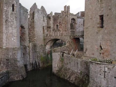 Drawbridge Castle, Castle Drawbridge, Raglan Castle, Ruined Castle, Castles In Wales, Castle Gate, Wales Travel, Round Tower, Castle Tower