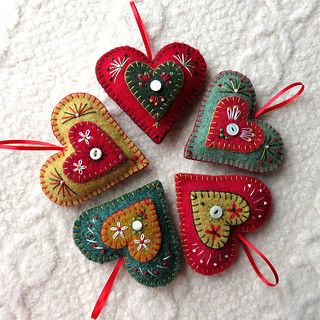 Sew Heart Ornament, Heart Felt Ornaments, Felt Holiday Ornaments, Felt Embroidered Christmas Ornaments, Embroidered Felt Ornaments, Felt Heart Ornaments, Wool Felt Ornaments, Felt Hearts Crafts, Jul Diy