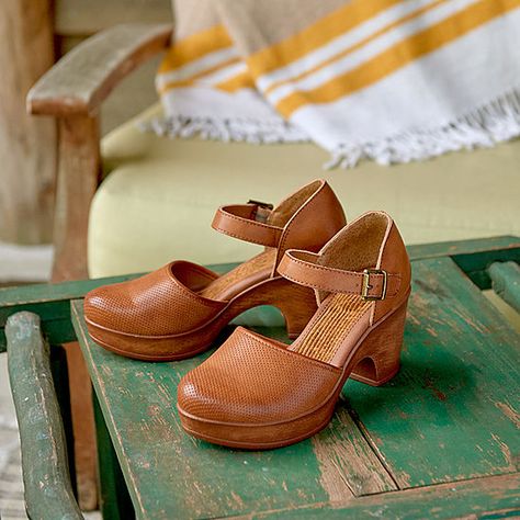 Shoes Mary Jane, Mary Jane Clogs, Clogs And Mules, Brown Dress Shoes, Clogs Style, Four Kids, Wedges Heels, Mary Jane Shoes Womens, Clog Heels