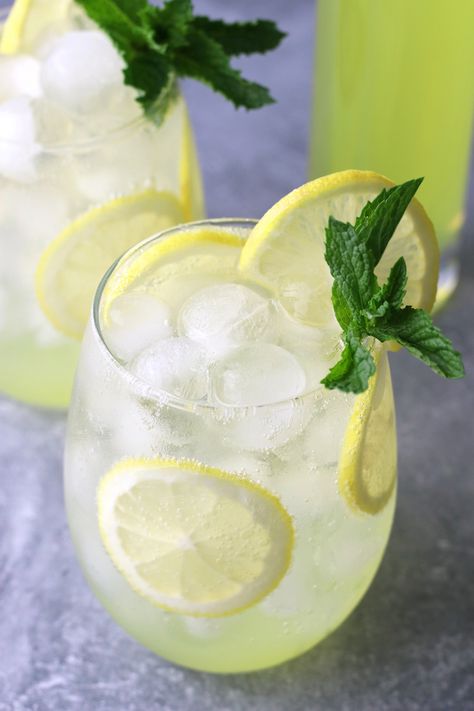 Limoncello Spritz Recipe, Recipes With Limoncello, Lemon Cello Drinks, Lemoncello Spritzers, Lemon Cocktails, Lemon Cello Recipe Desserts, Lemoncello Recipes Drinks Prosecco, Lemoncello Spritzers Recipe, Lemon Chelo Drinks