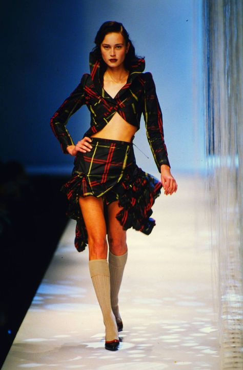 Moschino Runway, 90s Runway, Vintage Runway, Anime Warrior, Top Model, Costume Design, 90s Fashion, Moschino, Ready To Wear