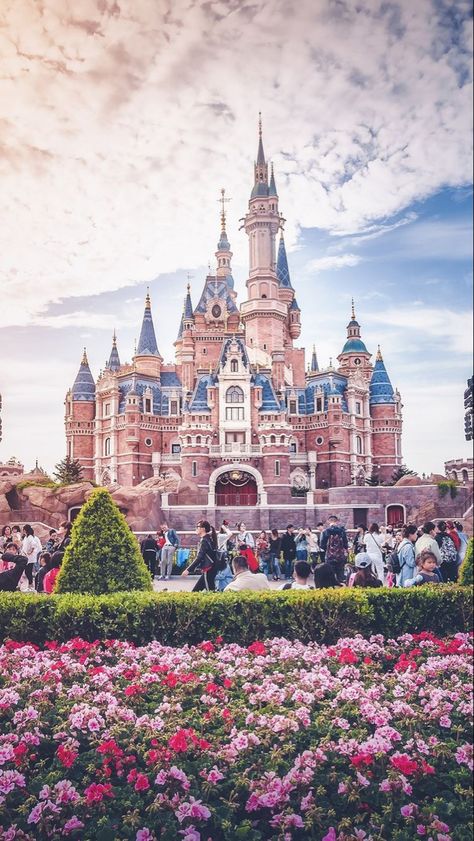 Disney World Castle, Disney World Pictures, Wallpaper Disney, Disney Background, Disney Iphone, Disney Photography, Disney Phone Wallpaper, Disney Shanghai, Art Disney