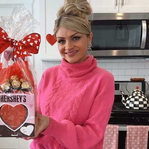 Cherish Larsen - Seasonal/Holiday Favorites! on Instagram: "DIY VDAY Gift Idea 💘 Like I said, this is so easy and took me just under 10 mins to put together! You can use these exact products to create this or borrow from it and add a few pieces of your own. Just make sure each candy box lines up so that its even!! LTK shopping link in bio." Cherish Larsen, Vday Gifts, Instagram Diy, Favorite Holiday, The Borrowers, Put Together, Candy, Valentines, Canning