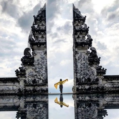 Lempuyang Luhur Temple also known as “The Gate to Heaven” must be Bali’s most unique Temple. Have you been to Lempyang? Feel free to share… Lempuyang Temple Bali Pose, Lempuyang Temple Bali, Temple Poses, Bali Photo Ideas, Gate To Heaven, Bali Pics, Bali Temple, Gate Of Heaven, Bali Travel Photography