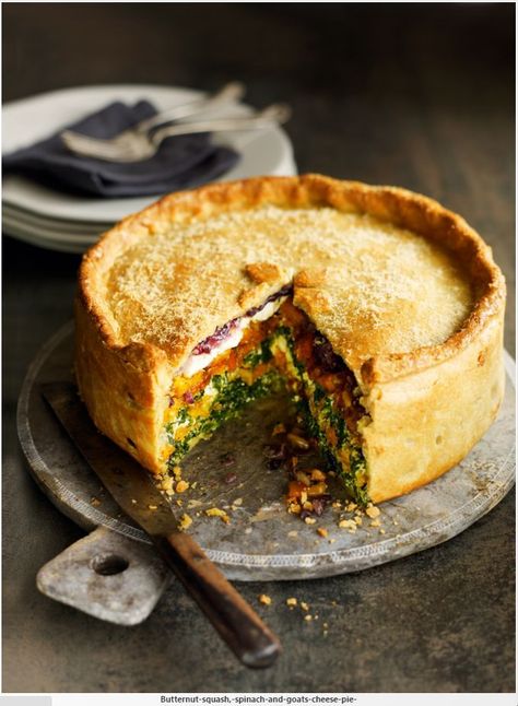 Butternut squash, spinach and goat’s cheese pie Vegetarian Pie Recipes, Butternut Squash Spinach, Vegetarian Pie, Cheese Pie Recipe, Cheese Pie, Cheese Pies, Sunday Roast, Idee Pasto Sano, Iftar