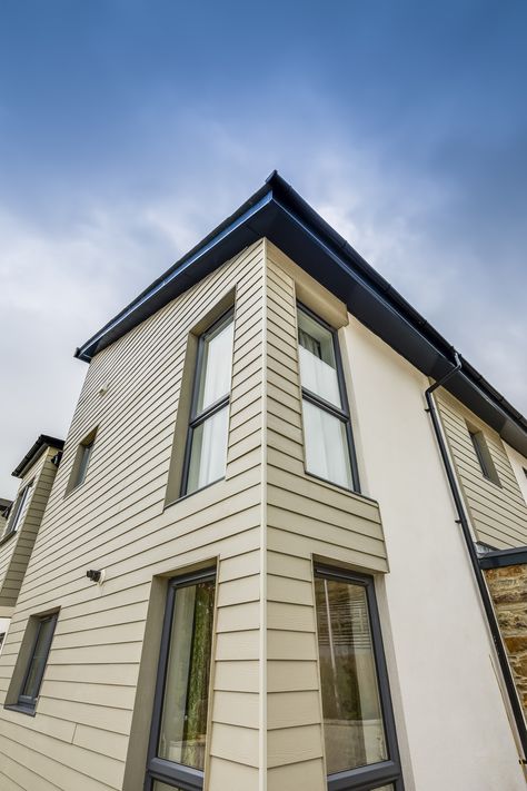 Hardie® Plank: Follaton Oak, Totnes | James Hardie Europe Cladded House Exterior, Cladding Colours, Hardy Board, Cement Cladding, Linden Homes, Fibre Cement Cladding, Hardie Board, Temporary Housing, Facade Panel