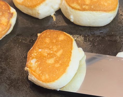 Gluten Free Japanese Souffle Pancakes Recipe - Well and Good Gluten Free Souffle Pancakes, Keto Souffle Pancakes, Gluten Free Japanese Pancakes, Japanese Souffle Pancakes Recipe, Lavosh Recipe, Souffle Pancakes Recipe, Japanese Souffle Pancake Recipe, Vegan Caramel Slice, Japanese Souffle Pancakes