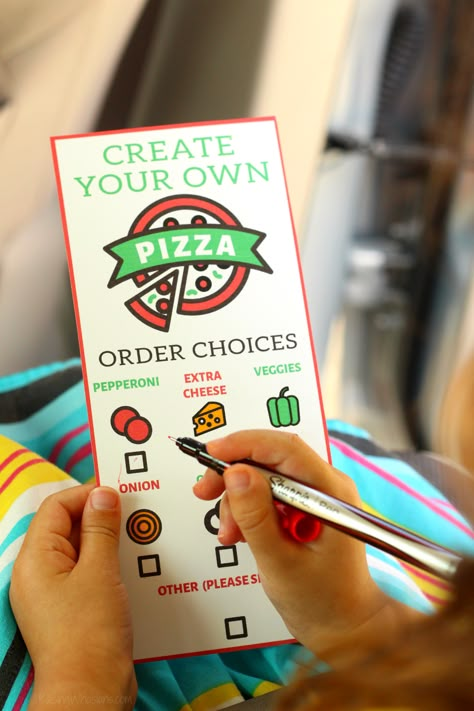 Free pizza printable for kids Dramatic Play Pizza Shop Free Printable, Pizza Pretend Play, Pizza Playdough Mat Free Printable, Pizza Activities For Kids, Printable Pizza Toppings, Pizza Role Play, Pizza Shop Dramatic Play, Pizza Preschool, Dramatic Play Printables Free