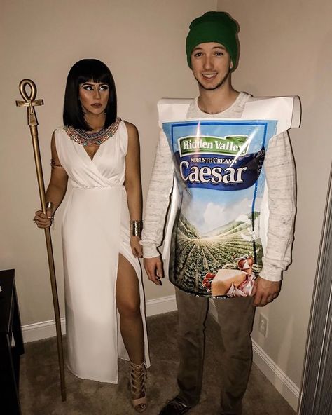 Well We Were Supposed To Be Cleopatra And Caesar.. Classic Case Of Miscommunication Diy Cleopatra, Cleopatra Halloween Costume, Cleopatra Halloween, Halloween Costumes Women Creative, Funny Couple Halloween Costumes, Halloween Parejas, Best Couples Costumes, Clever Halloween, Clever Halloween Costumes