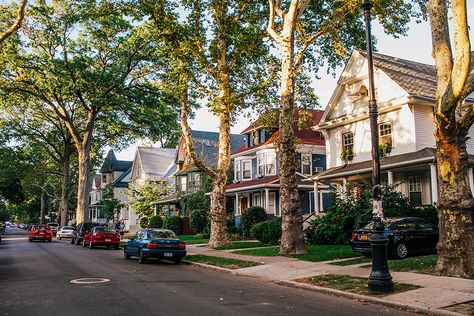 Nyc Walking, Brooklyn House, Simple Building, New York City Photos, Public Space Design, American Houses, American House, Victorian Mansions, Scenic Photos