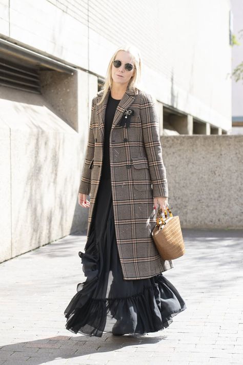 Team a Flounced Dress With a Classic Coat Maxi Dress In Winter, Winter Maxi Dress Outfit, Streetwear Celebrities, Dress In Winter, Winter Maxi, Classic White Dress, Dress Sketch, Maxi Dress Winter, Maxi Dress Outfit