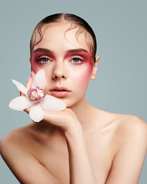 Flowers Photoshoot, Monochromatic Makeup, Fashion Editorial Makeup, Drag Make-up, Makeup Portfolio, Flower Makeup, High Fashion Makeup, Beauty Flowers, Photoshoot Makeup