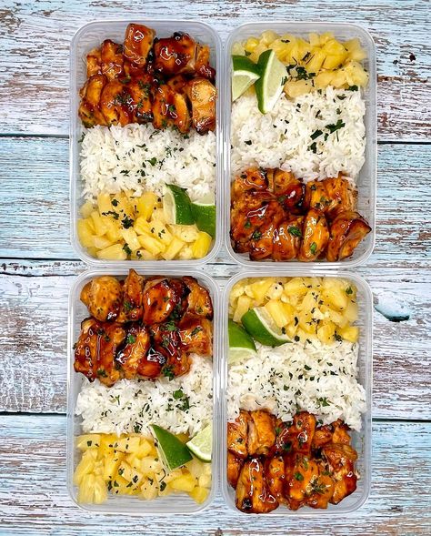 Chipotle Chicken Meal Prep Ideas 🌶️🐓 It’s #TotallyChipotleDay so I thought I’d show off a few of my delish Chipotle chicken meal prep bowls! ENJOY! 🌶️ Chipotle Chicken & Rice Bowls ⬇️ Weight Watchers Points 👉🏼 10 Calories 👉🏼 522 Protein 👉🏼 26g 🌶️ Honey Chipotle Chicken Bowls ⬇️ Weight Watchers Points 👉🏼 12 Calories 👉🏼 482 Protein 👉🏼 22g 🌶️ Copycat Chipotle Chicken Burrito Bowls ⬇️ Weight Watchers Points 👉🏼 8 Calories 👉🏼 365 Protein 👉🏼 17g Meal prepping is what holds yourself accountab... Firecracker Turkey, Chipotle Chicken And Rice, Chicken And Rice Bowls, Meatball Bowls, Honey Chipotle Sauce, Lunch Office, Clean Dinner, Honey Chipotle Chicken, Oxalate Diet