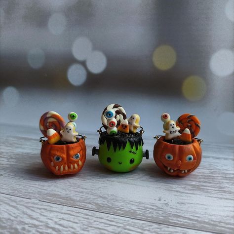 MyMiniKitchenCrafts - Etsy Cute Polymer Clay Figures, Tiny Clay Creations, Polymer Clay Gift Ideas, Clay Village, Fimo Halloween, Polymer Clay People, Polymer Clay Kunst, Candy Clay, Polymer Clay Food