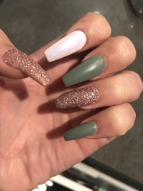 Matte Olive Green Nails With Gold, Olive Green And Rose Gold Nails, Olive Green Dip Nails, Sage Green And Rose Gold Nails, Rose Gold And Green Nails, Green And Rose Gold Nails, Coffin Shaped Acrylic Nails, Aesthetic Acrylic Nails, Acrylic Nails Green