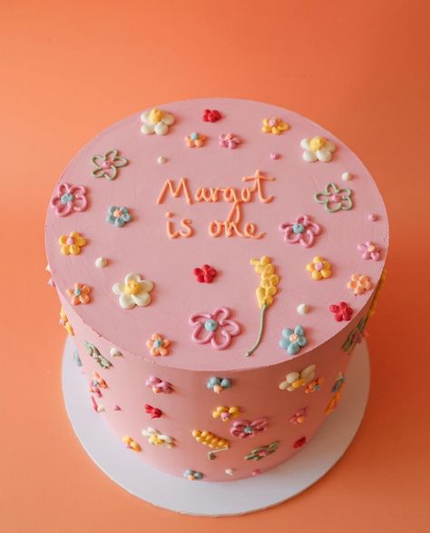 Cute 2nd Birthday Cake, Two Cute Birthday Cake, May Birthday Aesthetic, Baby’s 1st Birthday Cake Ideas, Silver And Pink Birthday Cake, Daisy Bday Cake, Shared Birthday Cake Ideas, Pastel Birthday Cake Ideas, Flower Themed Birthday Cake