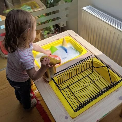 Flisat Table Ideas, Ikea Flisat Table, Toddler Sensory Bins, Sensory Table Ideas, Flisat Table, Ikea Flisat, Baby Bubble Bath, Table Activities, Ikea Table