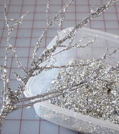 Tutorial: DIY Sparkle Branches. Great Christmas Baby Shower Decorations. Super Easy: Branches. Silver paint. Spray adhesive. Winter Wonderland-party, Branches Diy, Winter Wonderland Party, Noel Christmas, Christmas Deco, Xmas Crafts, Christmas Projects, Christmas Baby, Xmas Decorations