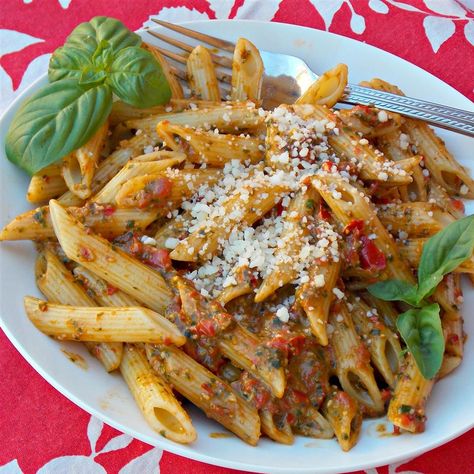 Red Pepper Pesto Pasta Roasted Red Peppers Recipes, Red Pepper Pesto, Pesto Dishes, Pepper Pesto, Red Pepper Recipes, Pesto Pasta Recipe, Dips Recipes, Pesto Pasta Recipes, Grilled Eggplant