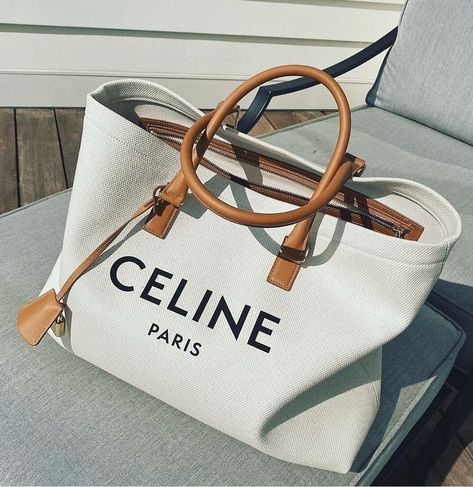 Tas Celine, Celine Tote Bag, Celine Tote, Luxury Tote Bags, Luxury Purses, Clipuri Video, Bags Aesthetic, Classic Bags, Celine Bag