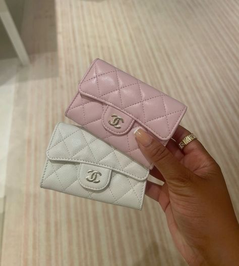 Chanel Wallet Aesthetic, Luxury Purses Chanel, Cute Pink Purses, Chanel Wallet Pink, Chanel Pink Wallet, Chanel Bag 2024, Pink Wallet Aesthetic, Pink Chanel Aesthetic, Chanel New Bag