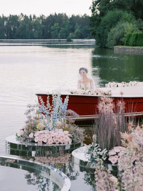 Room With Flowers, Water Wedding, Reception Room, Flowers Blooming, Floating Flowers, Floating In Water, Structure Design, Water Flowers, Reception Rooms