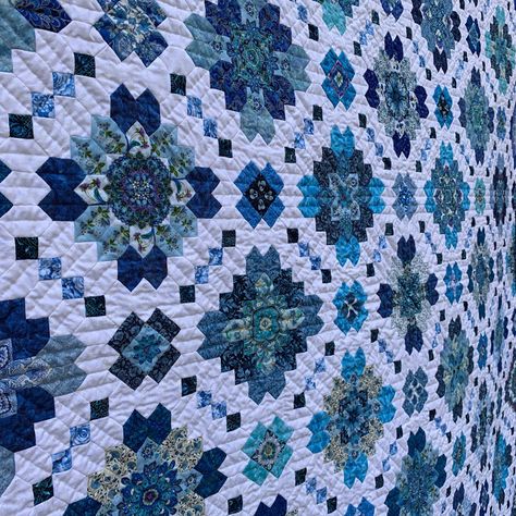 Wendy's Quilts and More: All The Blues .... A Lucy Boston quilt by Joy Hill Lucy Quilt Pattern, Lucy Boston Quilt Patterns, Patchwork Of The Crosses Quilt, Lucy Boston Blocks, Lucy Boston Patchwork Of The Crosses, Epp Quilt Patterns, Lucy Boston Quilt, Epp Projects, Hexagon Quilting