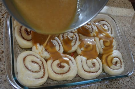 EASY Cinnamon Rolls with Caramel Sauce Easy Carmel Rolls Recipes, Rhodes Caramel Rolls Recipe, Rhodes Cinnamon Rolls, Rhodes Rolls Recipes, Cinnamon Roll Glaze, Rhodes Rolls, Easy Cinnamon Rolls, Caramel Rolls, Frozen Bread Dough