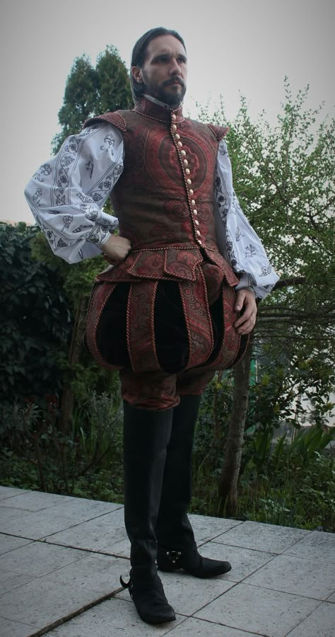 Men's Tudor. Doublet, trunk hose, codpiece, shirt. Fencing outfit? 1500s Fashion, 16th Century Clothing, 17th Century Clothing, Medieval Outfit, 16th Century Fashion, Ren Faire Outfits, Tudor Fashion, Elizabethan Era, Leather Waistcoat