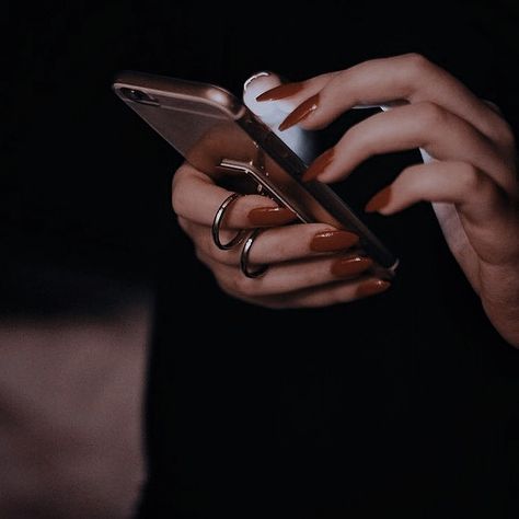 Woman On Phone, Boss Lady Aesthetic, Lady Aesthetic, Female Character Names, Mafia Boss, Easy Photography Ideas, Iphone Life Hacks, Magnificent Century, Classy Aesthetic