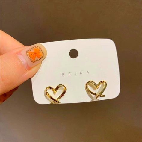 Heart Gold Color Metal Geometric Hollow Simple Shape Stud Earrings for Women Aesthetic Jewelry
 
€1.58 Crystal Earrings Wedding, Cross Earrings Studs, Black And White Heart, Black And White Love, Simple Stud Earrings, Heart Shaped Earrings, Stud Earrings For Women, Birthday Jewelry Gift, Heart Studs