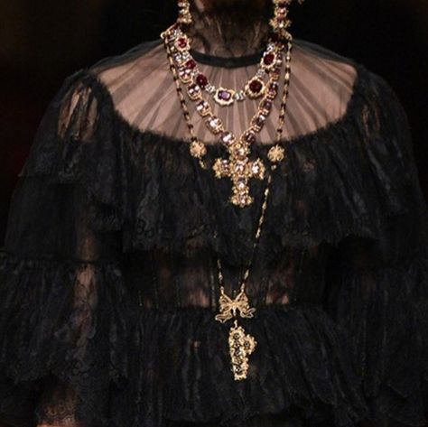 @julysdaughter 60s Glam, Versace Fendi, Romantic Goth, Model Beauty, Gothic Outfits, Dark Fashion, Character Outfits, Goth Fashion, Gothic Fashion