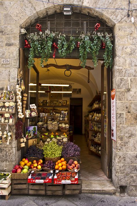 Italian Cottage, Italian Market, Italian Aesthetic, Siena Italy, Rustic Italian, Fruit Shop, Shop Fronts, Outdoor Market, Vintage Landscape