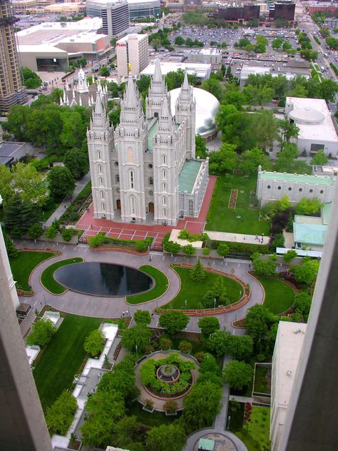 Salt Lake City LDS Temple Utah Salt Lake City, Lds Temple Pictures, Salt Lake City Temple, Temple Lds, Tabernacle Choir, Mormon Temples, Temple Square, House Of The Lord, Salt Lake Temple