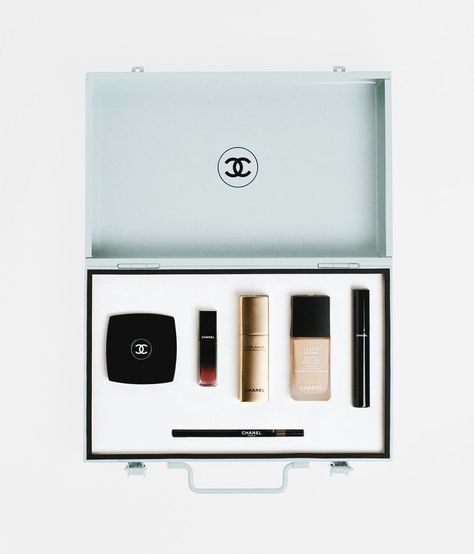 Rain Beauty, Love The Rain, Beauty Essence, Le Gel, Chanel Beauty, Chanel Makeup, Beauty Kit, Emergency Kit, Beauty Tool