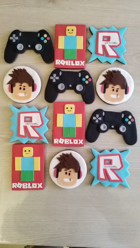 Roadblocks Birthday Party, Roblox Cookies Ideas, Roblox Birthday Cookies, Roblox Cookies Decorated, Roblox Birthday Decorations, Roblox Cake Boys, Roblox Cookies, Roblox Cupcakes, Roblox Party Ideas