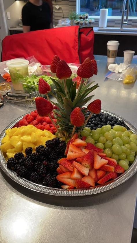 Wedding Fruit Platters, Fancy Fruit Platter Ideas Easy, Diy Fruit Platter Parties, Fruit Platter Baby Shower Party Trays, Fruit And Cheese Board Ideas, Diy Food Table Display, Fruit Platter Ideas Party Trays, Fruit For Party Ideas, Tropical Appetizers Finger Foods