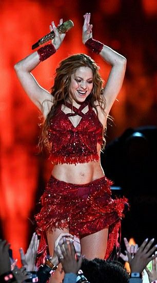 Iconic Shakira Outfits, Shakira Costume, Shakira Aesthetic, Shakira Concert, Shakira Outfits, Shakira Style, Shakira Photos, Short Models, The Hollywood Reporter