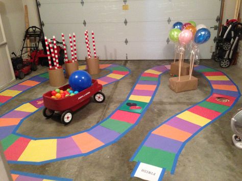 Giant Candyland board. Fun activity for the kids! Candyland Games, Candyland Board Game, Board Game Themes, Candyland Theme, Board Game Party, Game Night Parties, Candy Land Birthday Party, Vbs Themes, Activity Director