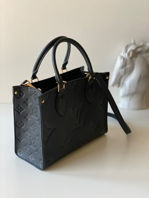 Branded Bags For Women, Big Designer Bags, Leather Bag Design, Expensive Bag, Luxury Tote Bags, Luxury Bags Collection, Handbag Essentials, Girly Bags, Best Handbags