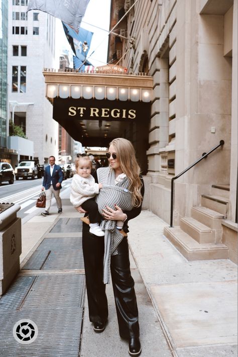 New York Mom Aesthetic, City Mom Aesthetic, Nyc Mom Aesthetic, Fall Fashion For Moms, Nyc Fall Fashion, Nyc Fashion Fall, Fashion For Moms, Thirty Flirty And Thriving, Bebe Shower