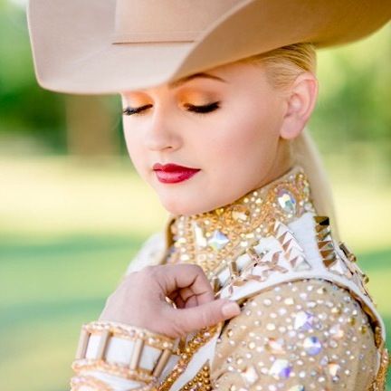 When you look good, you feel good and when it comes to looking your absolute best in the arena, every detail counts. Makeup is used to enhance our natural beauty and allows us to express ourselves. It is what sets us apart and gives us our unique edge. When it comes to competing in the … Western Pleasure Jacket, Showmanship Outfit, Pageant Photography, Cute Senior Pictures, Western Girls, Western Show Clothes, Horse Showing, Rhinestone Cowgirl, Diy Horse