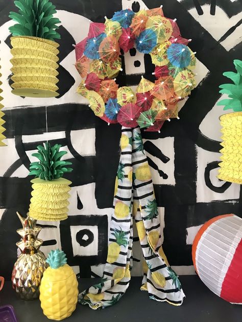 Cocktail Umbrella Wreath, Cocktail Umbrella, Umbrella Wreath, Mouse A Cookie, Make A Wreath, Cocktail Umbrellas, Beach Toys, Easy Peasy, Dollar Tree